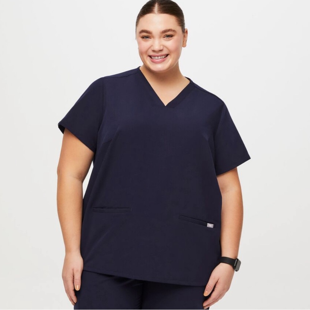 •FIGS• Casma Three Pocket Scrub Top Navy